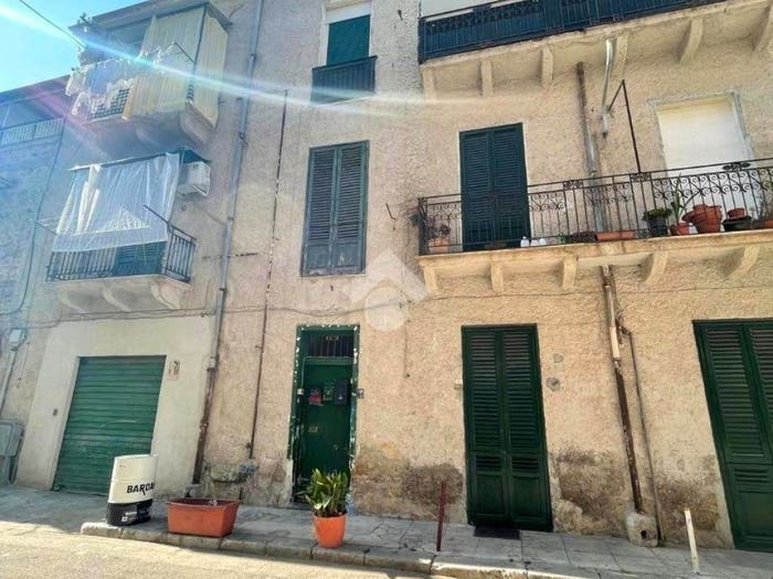 Appartamento quadrilocale in affitto in Via Sebastiano Camarrone, Zisa, Palermo