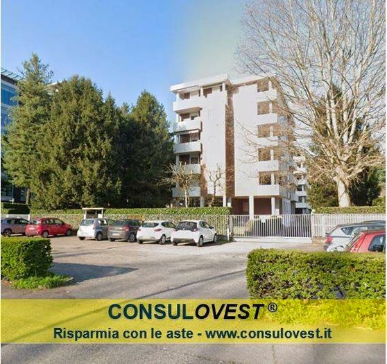 Appartamento quadrilocale in vendita in Viale Carlo Noè, Ronchi, Gallarate