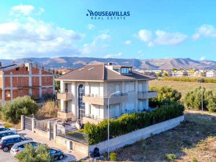 Casa con 6 locali in vendita in Corso Indipendenza, Centro, Avola
