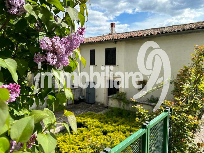 Casa trilocale in vendita in Genzano Sassa, L'Aquila