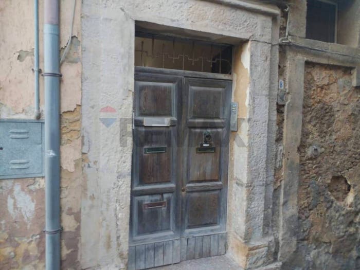 Appartamento trilocale in vendita in Via Di Bernardo, Centro, Caltagirone