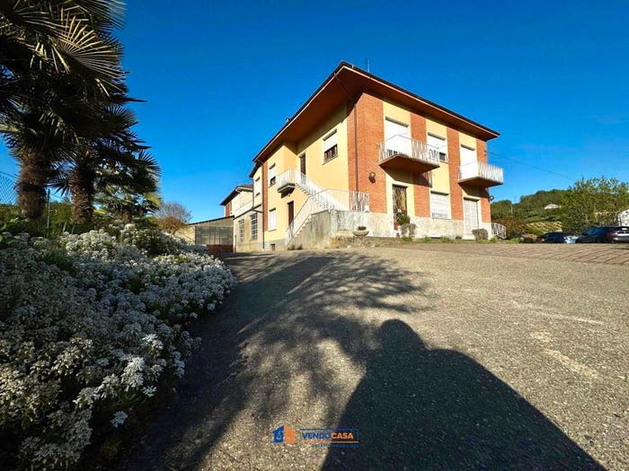 Casa con 6 locali in vendita in Via Angelo Brofferio, Centro, Mombercelli