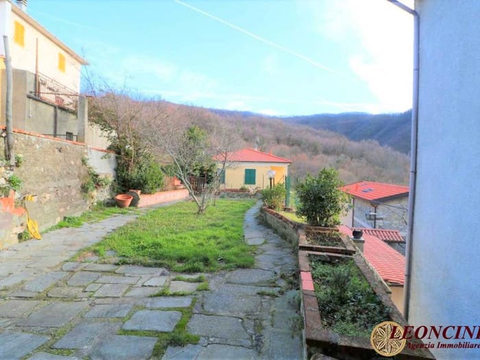Casa con 6 locali in vendita in Via Lusignana, Filattiera