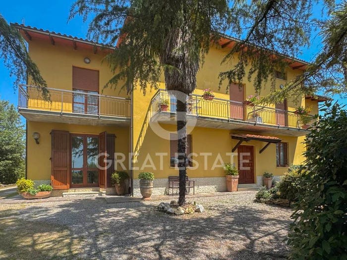 Casa con 6 locali in vendita in Via Ferrer, Chiusi