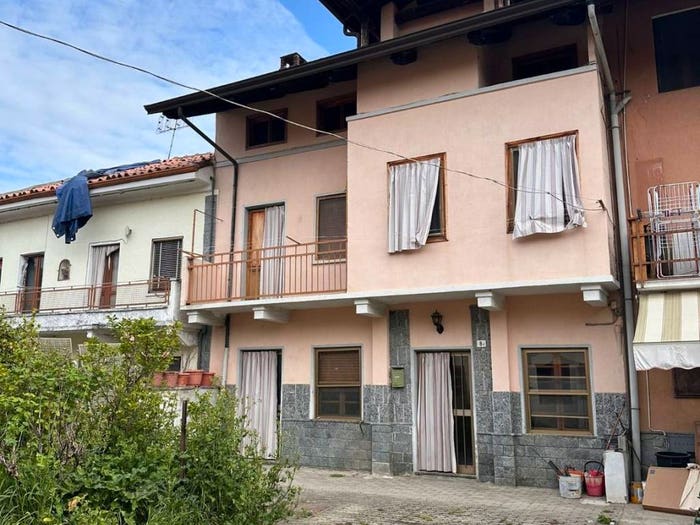 Casa con 5 locali in vendita in Via Camillo Benso di Cavour, Centro, Alice Castello