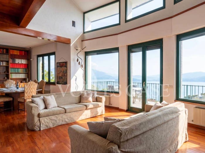 Casa con 5 locali in vendita in Via per Lesa, Massino Visconti