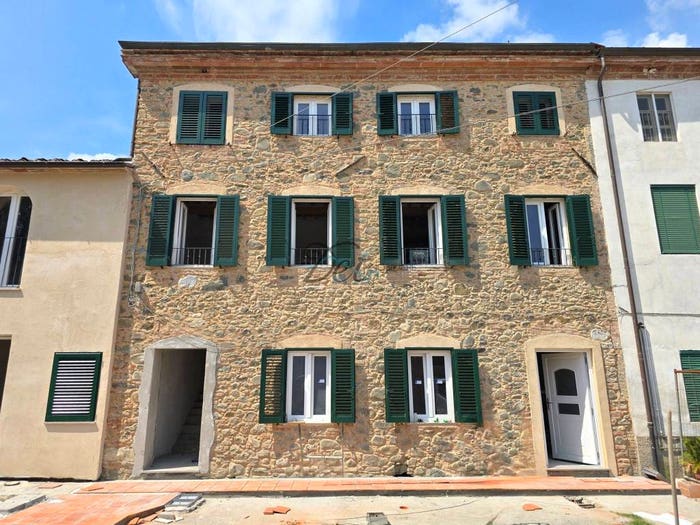 Appartamento con 6 locali in vendita in Via delle Pianacce, Camigliano, Capannori
