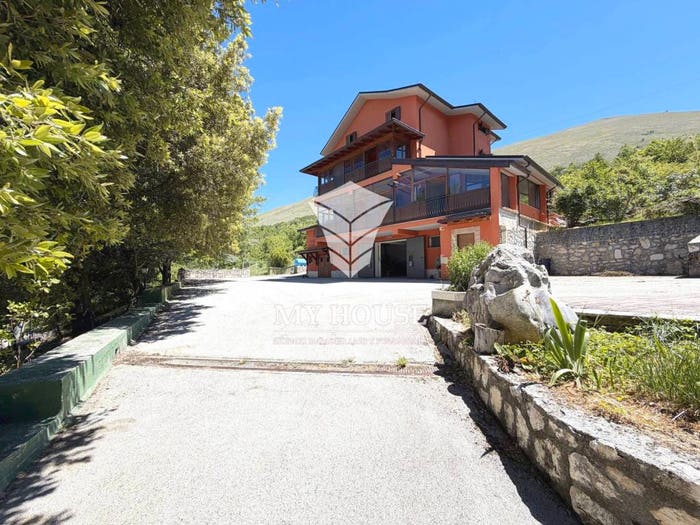 Casa con 6 locali in vendita in Viale Aia, Centro, Ortona dei Marsi