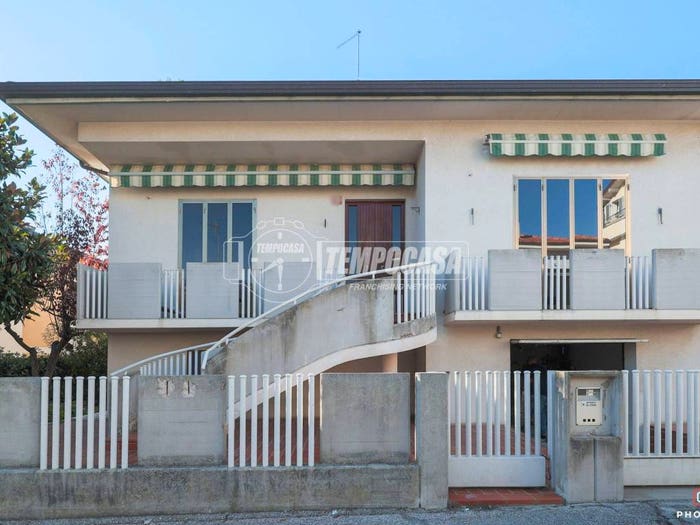 Casa con 6 locali in vendita in Via Enrico Toti, Case Badioli, Gabicce Mare