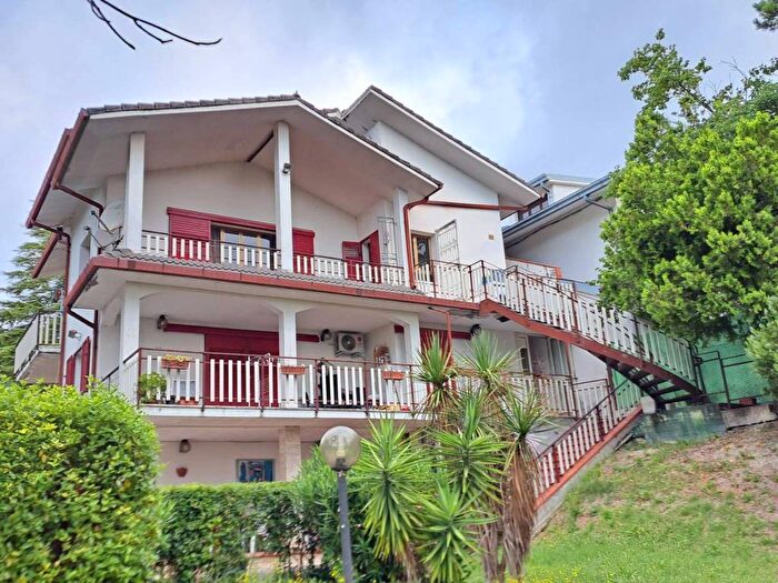 Casa con 6 locali in vendita in Strada Ronchi, Monte San Bartolo, Pesaro