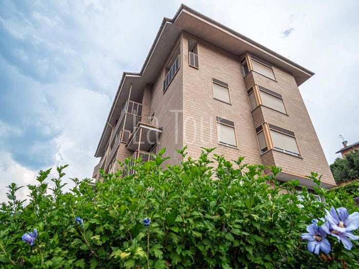 Appartamento con 6 locali in vendita in Via GSBernardo, Centro, Aosta