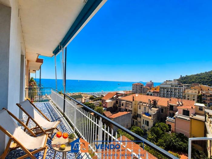 Appartamento trilocale in vendita in Corso Novembre, Borghetto Santo Spirito