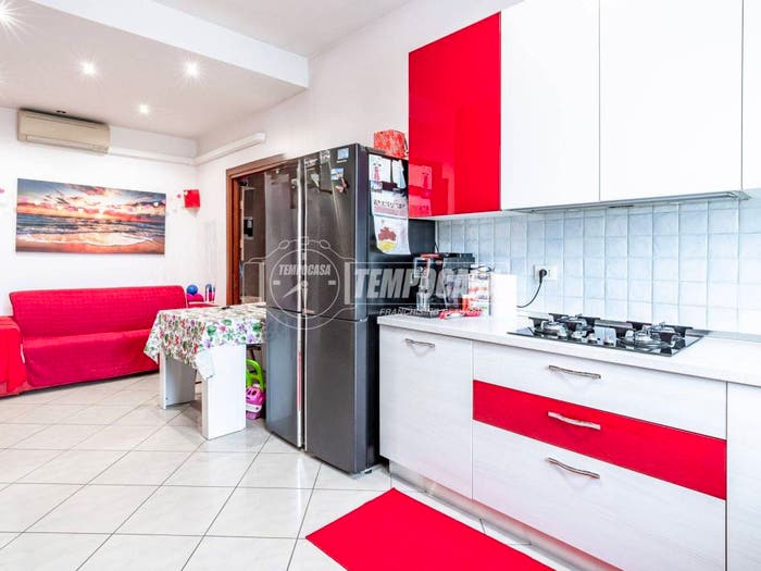 Appartamento trilocale in vendita in Via Sant'Alessandro, Centro, Caronno Pertusella