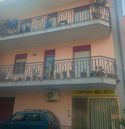 Appartamento quadrilocale in vendita in Via F Crispi, Centro, Santa Teresa di Riva