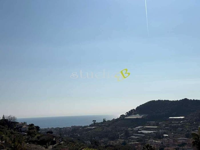 Appartamento con 6 locali in vendita in Via Sapergo snc, Due Strade, Bordighera