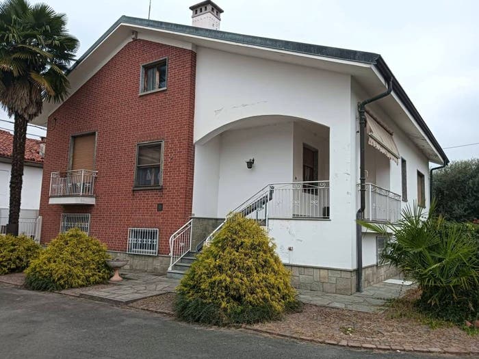 Casa con 5 locali in vendita in Via Giuseppe Garibaldi, Lagnasco
