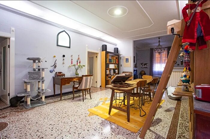 Appartamento con 6 locali in vendita in Corso Ricci, Savona