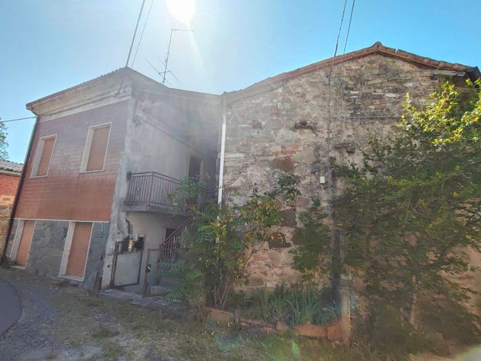 Casa con 6 locali in vendita in Alta Val Tidone