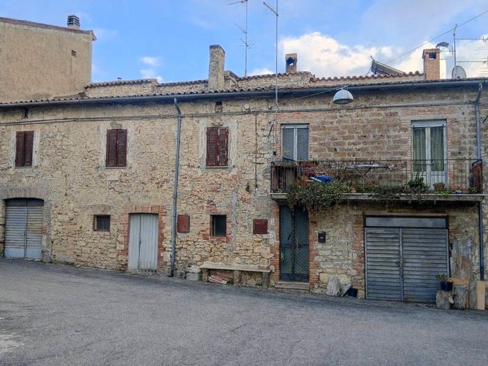 Casa quadrilocale in vendita in Frazione Configni Centro, Acquasparta