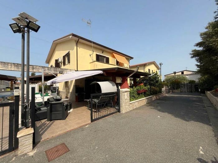 Casa trilocale in vendita in VIA MARINELLA SNC, Torremezzo Di Falconara, Falconara Albanese