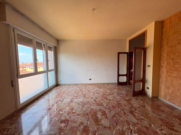 Appartamento con 5 locali in vendita in Via Fiorita, Mazzini Fossolo, Bologna