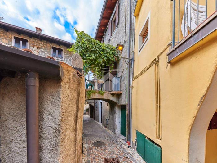 Casa quadrilocale in vendita in Via are, Magugnano, Brenzone sul Garda