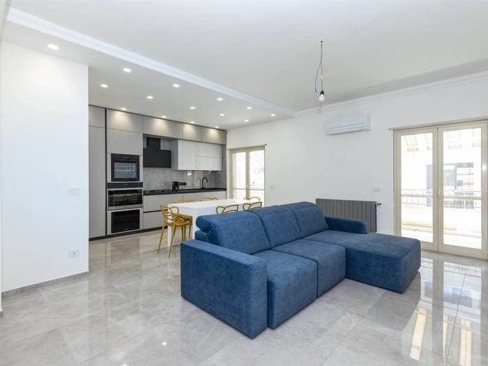 Appartamento trilocale in vendita in Via Caio Duilio, Furci Siculo