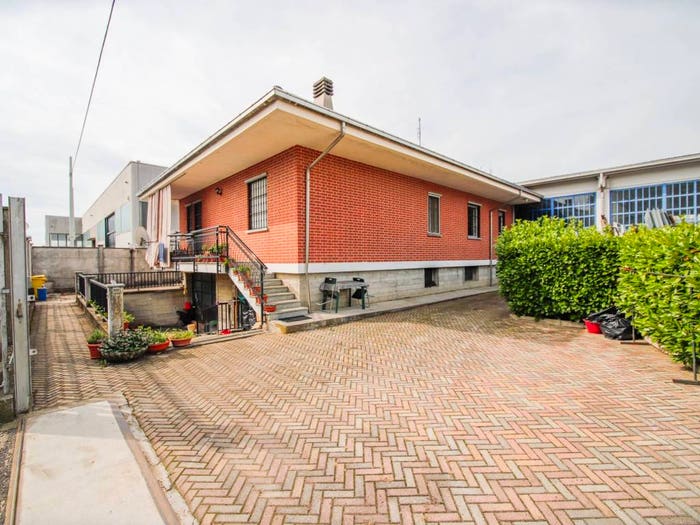 Appartamento trilocale in vendita in Via Giacomo Leopardi, Centro, Leinì
