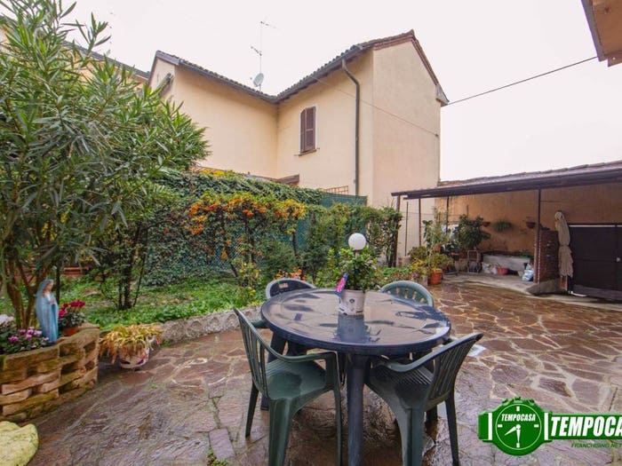 Casa quadrilocale in vendita in Via Milazzo, Borgo Basso, Pavia