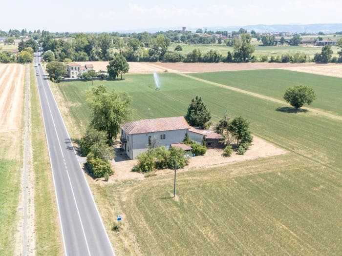 Casa con 6 locali in vendita in Via Parma, Montechiarugolo