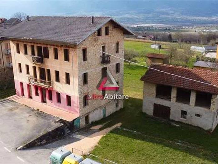 Casa con 6 locali in vendita in Borgo Valbelluna