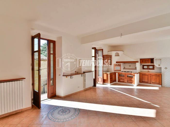 Appartamento quadrilocale in vendita in Via G Merzario, Centro, Asso
