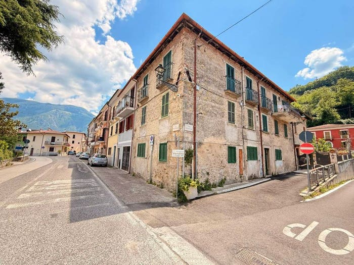 Appartamento trilocale in vendita in Via Collerinaldo, Centro, Borgo Velino