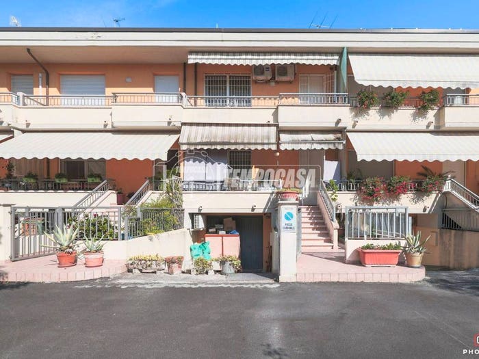 Casa con 6 locali in vendita in Via Ricci, Cattolica