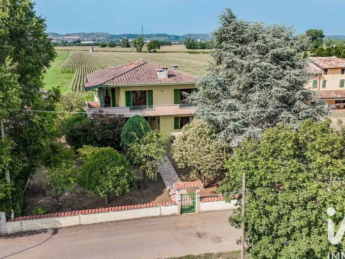 Casa con 6 locali in vendita in Via CASOTTO, Castiglione delle Stiviere
