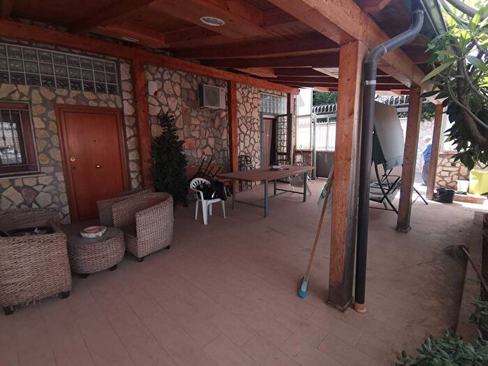 Casa con 6 locali in vendita in Via Proserpina, Sferracavallo Barcarello, Palermo