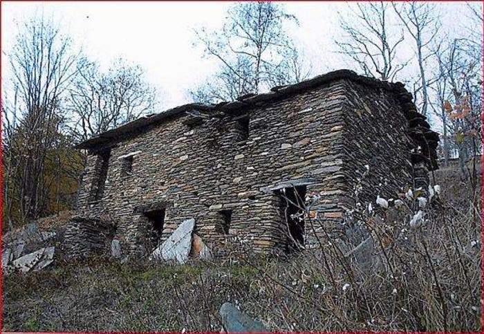 Casa con 6 locali in vendita in Ostana