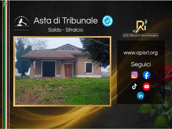 Casa con 6 locali in vendita in Via S Maria, Commessaggio