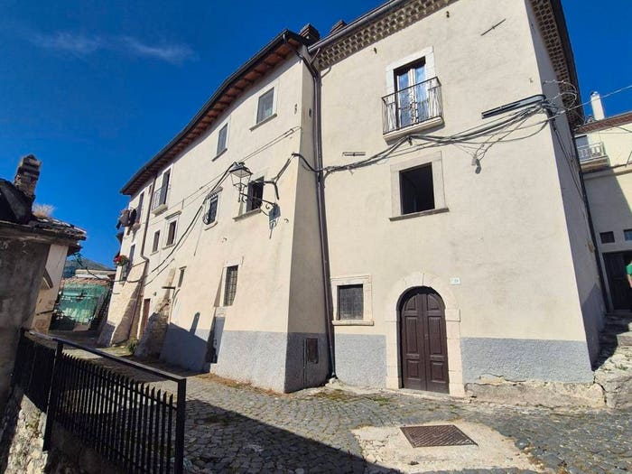 Appartamento trilocale in vendita in Via Trieste, Centro, Rocca di Cambio