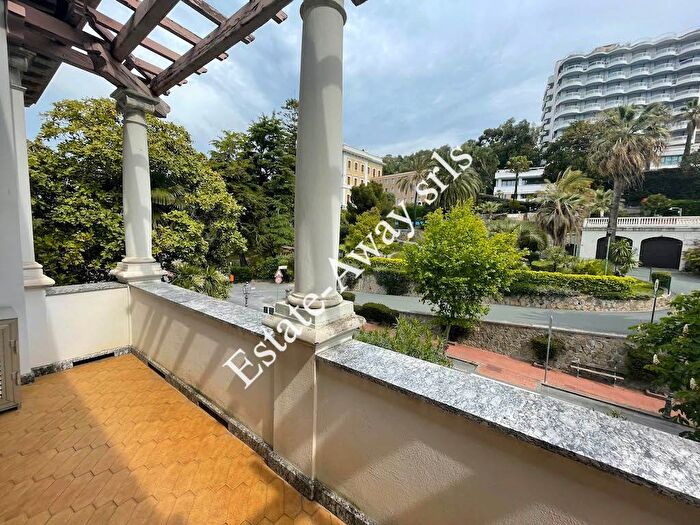 Casa con 6 locali in vendita in Via Romana, Bordighera
