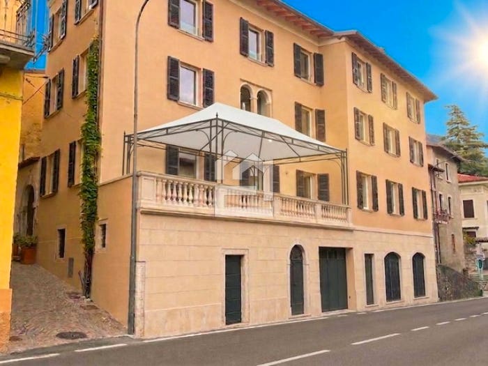 Casa con 6 locali in vendita in Via della Libertà, Centro, Gargnano
