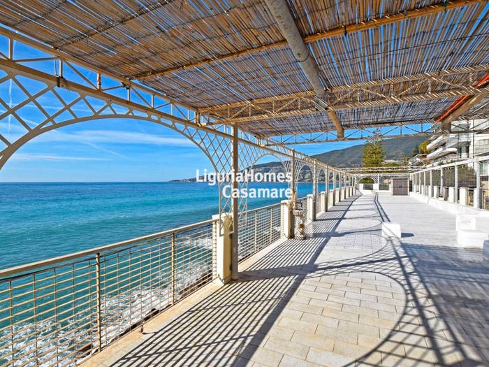Casa trilocale in vendita in Lungomare Cristoforo Colombo, Ospedaletti