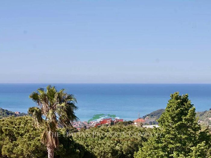 Appartamento trilocale in vendita in Via Generale Vincenzo Rossi Sasso di Bordighera IM, Due Strade, Bordighera