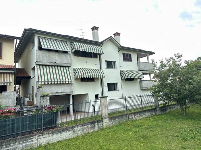 Appartamento trilocale in vendita in Via Bruno Boggi, Castiraga Vidardo