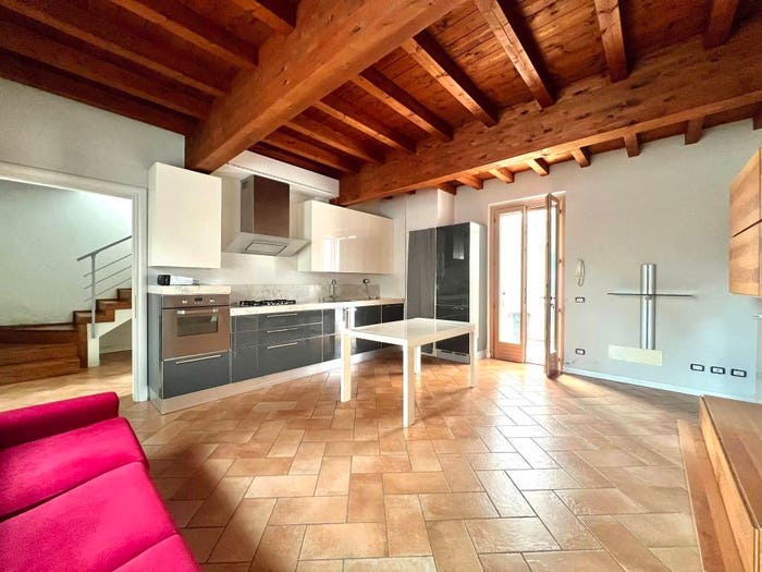 Casa con 5 locali in vendita in Via F Pistoia, Isola Dovarese