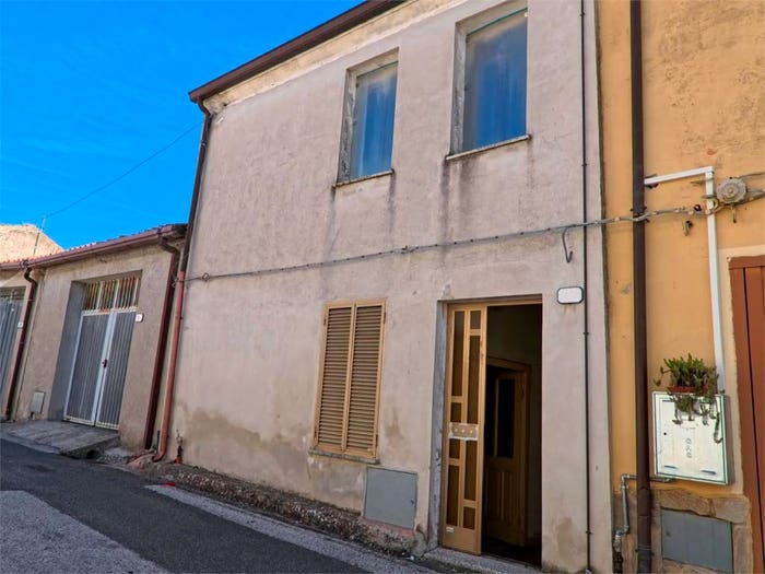 Casa con 6 locali in vendita in Pozzomaggiore
