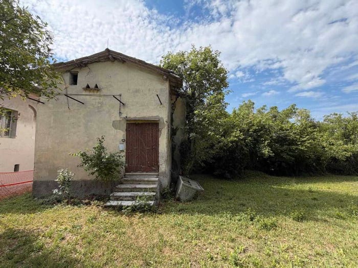 Casa con 6 locali in vendita in Camerino