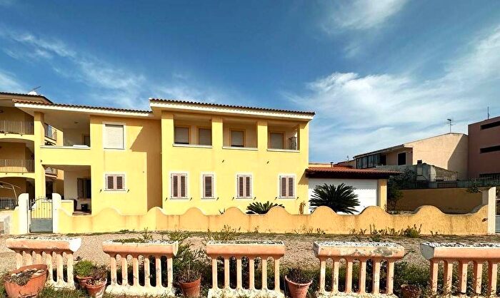 Appartamento con 6 locali in vendita in via Ampurias, Codaruina, Valledoria