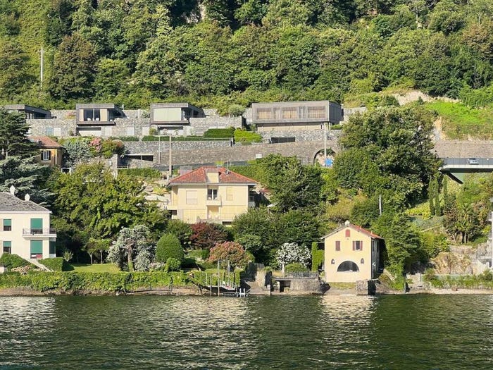 Casa con 6 locali in vendita in Via Vecchia Regina, Laglio