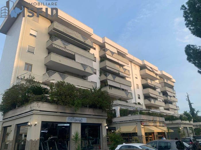 Appartamento con 6 locali in vendita in Via Giuseppe Verdi, Roges, Rende